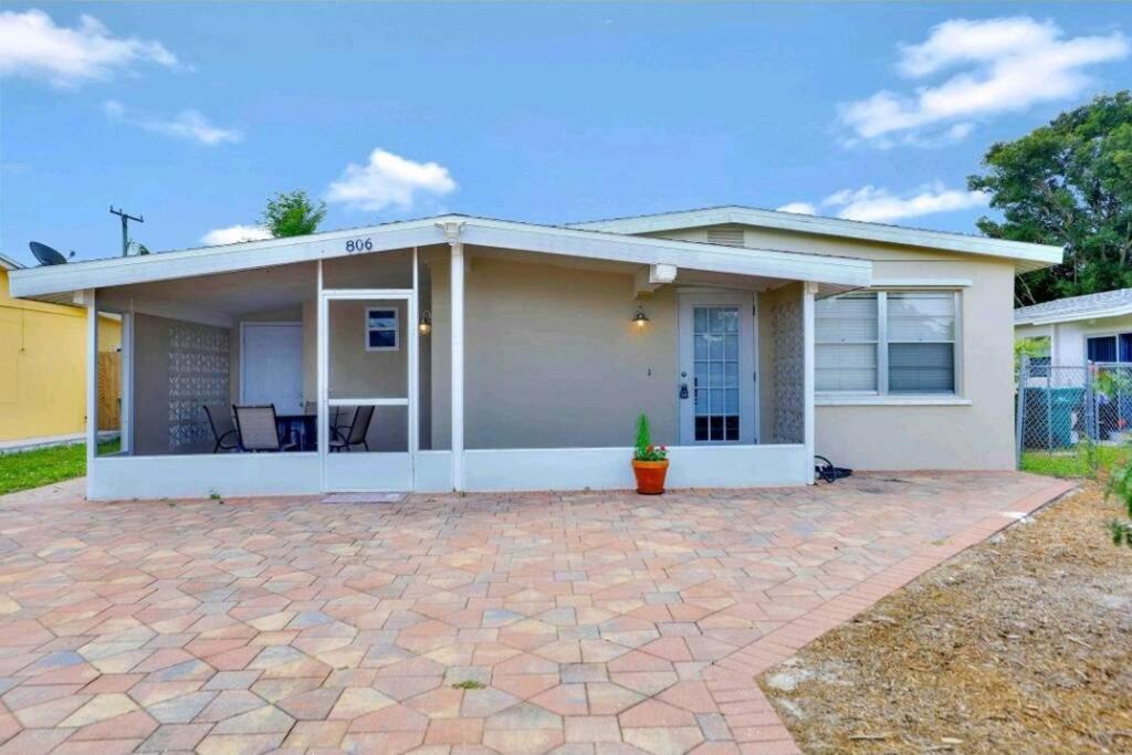 Comfy 3 Bedroom With Parking & Close To Everything Naples Exterior photo