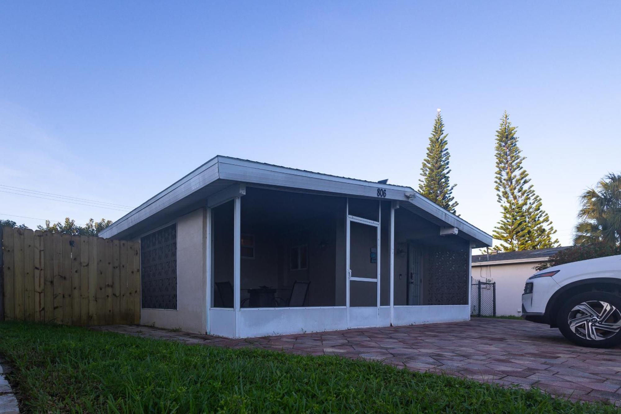 Comfy 3 Bedroom With Parking & Close To Everything Naples Exterior photo
