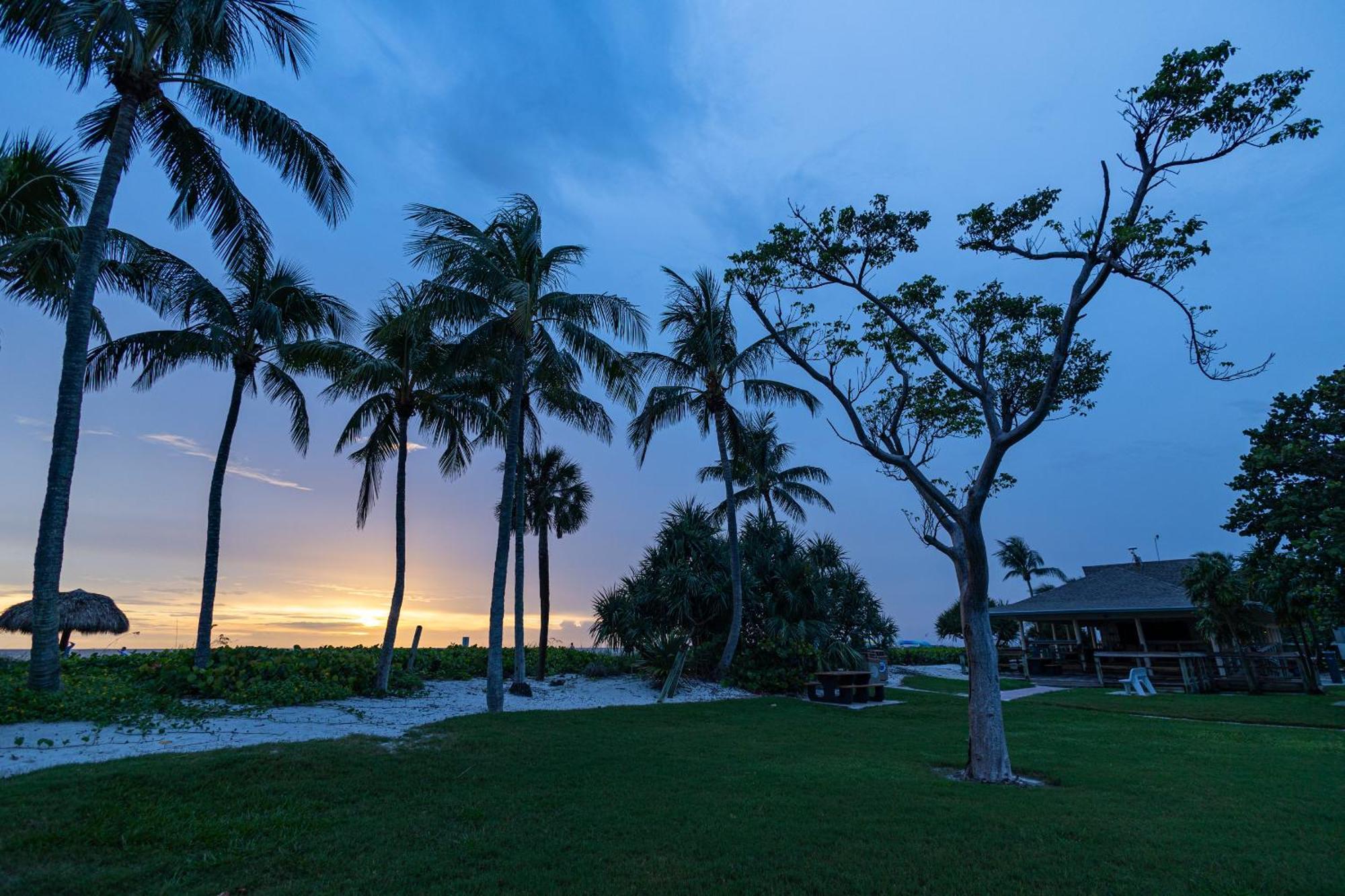 Comfy 3 Bedroom With Parking & Close To Everything Naples Exterior photo